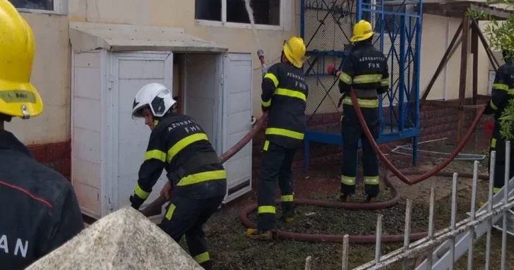 Пожар в клинике в Сабирабаде потушен