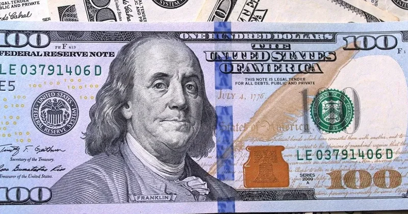 Bloomberg: “Dollar mövqeyini itirir...”
