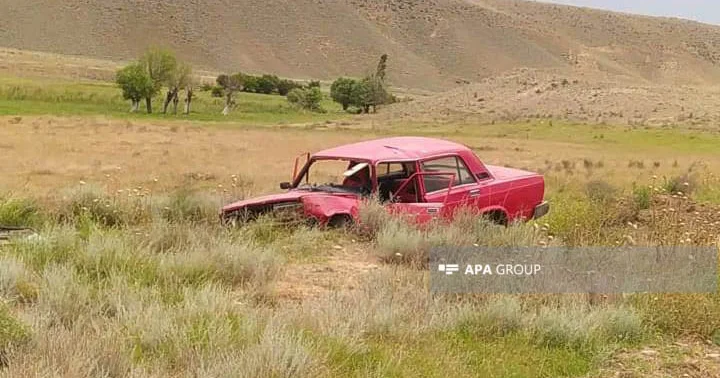 Goranboyda minik maşını aşıb, xəsarət alanlar var