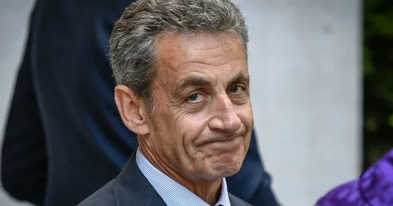 Nikolya Sarkozi Şərəf Legionu ordenindən məhrum edildi