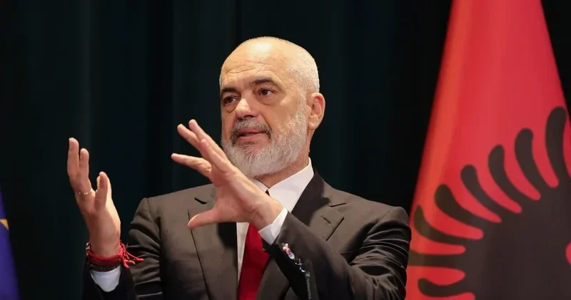 Albaniyanın Baş naziri Kuşnerin meqalayihəsinə qarşı çıxanları axmaqlar adlandırdı