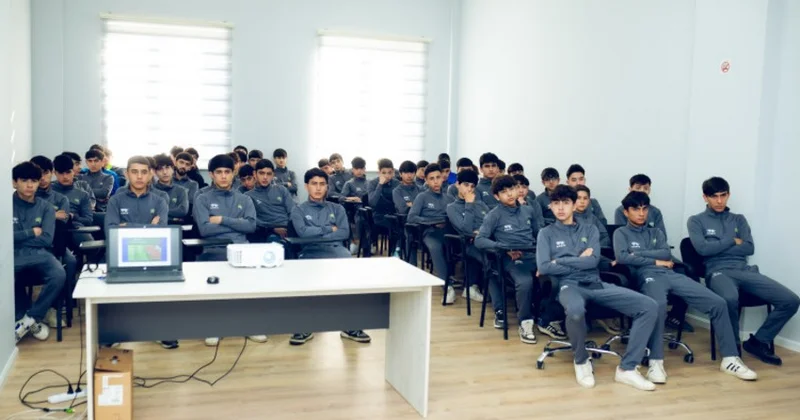 “Kəpəz”in futbolçularına seminar keçildi