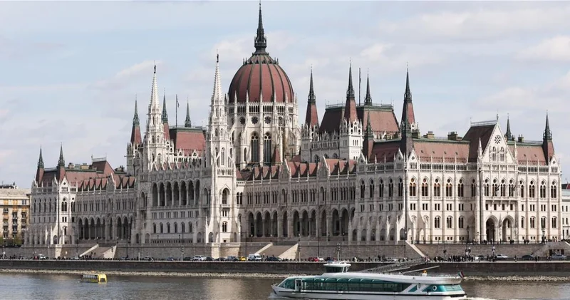 Парламент Венгрии ограничил пребывание на посту премьера двумя четырехлетними сроками