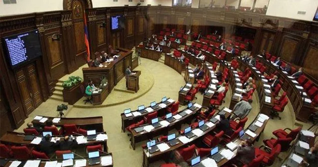 Ermənilər təəccüb içində: Paşinyanın partiyası parlamentə rusları da buraxacaq KONKRET