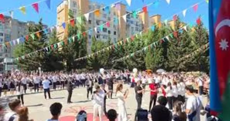 “Son zəng”də “Zəngibasar yallısı nı oynadılar VİDEO