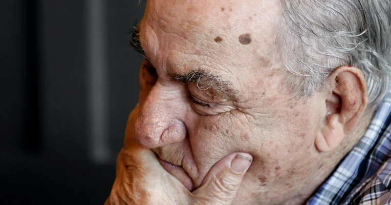 Parkinson xəstəliyinin 10 il əvvəldən görünən əlaməti