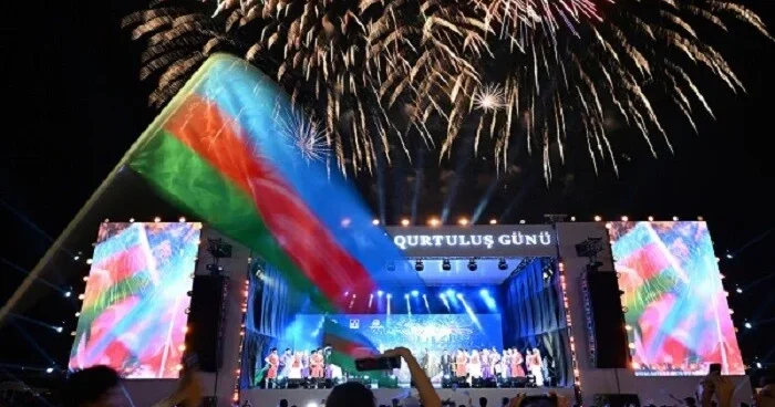Bulvarda bayram konserti keçirildi