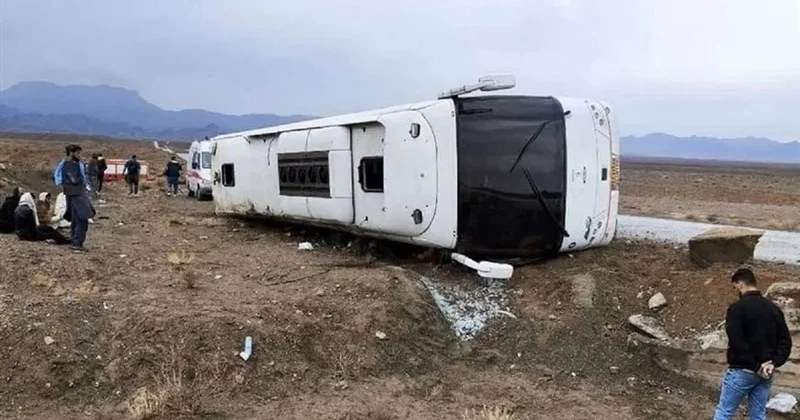 Avtobus dərəyə aşdı 28 ölü, yaralılar var