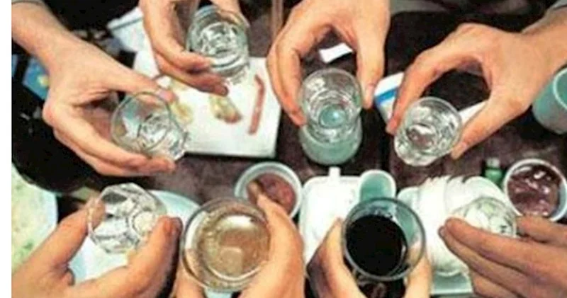 Yevlaxda tanışlar içki məclisində yeyib içdilər, sonra isə... TƏFƏRRÜAT