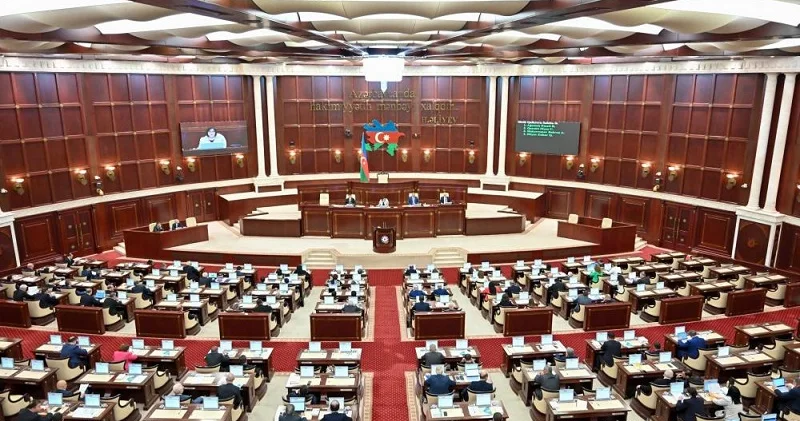 İntizam komissiyası deputatların davranışlarını MÜZAKİRƏ ETDİ