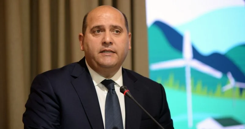 8 ayda Beynəlxalq Hava Limanı, 593.7 km uzunluğunda 16 avtomobil yolu inşa edilib
