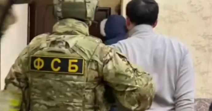 Polis rəhbərliyinə rüşvət verməkdə ittiham olunan azərbaycanlı biznesmenlər həbs olunub