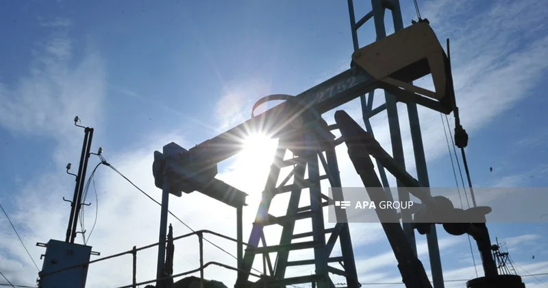 Цена на азербайджанскую нефть упала ниже 75 долларов