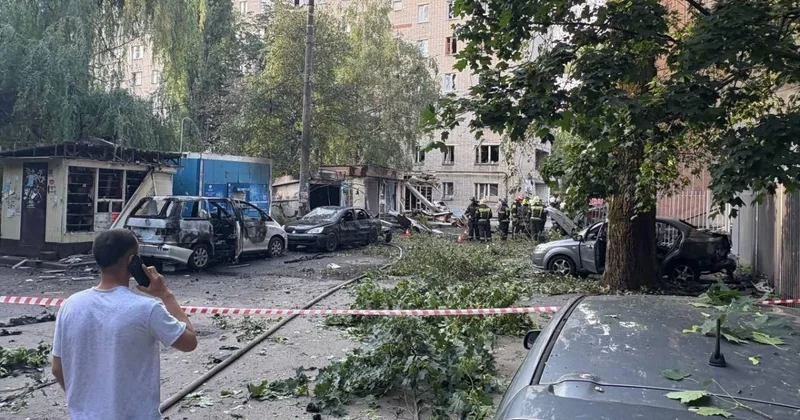 Беспилотник влетел в жилой дом в российском городе фото; видео