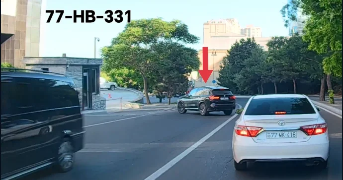 Sürücü yolunu uzatmamaq üçün qaydaları pozdu 77 HB 331 VİDEO