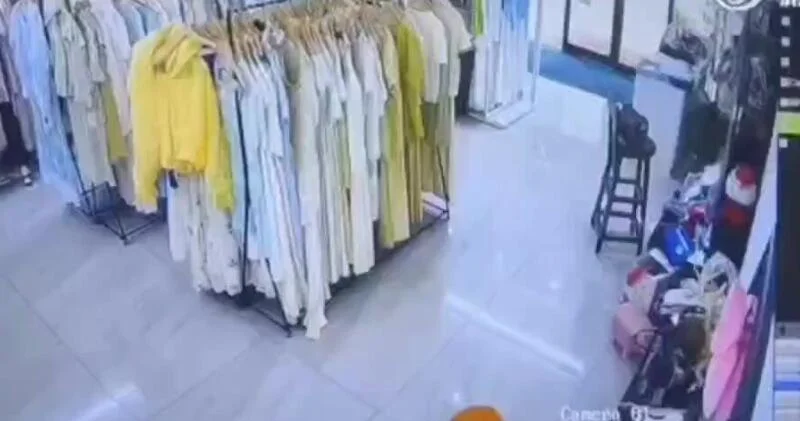 Прорыв канализации в Китае стал хитом в соцсетях ВИДЕО