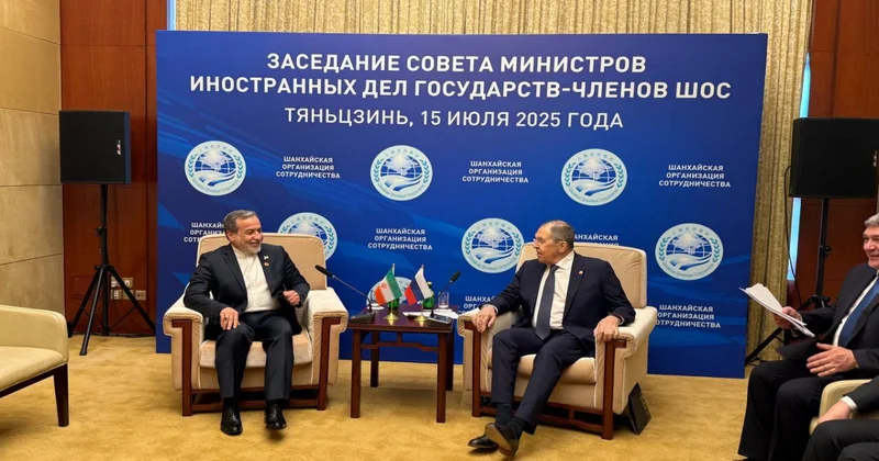 Лавров встретился с главой МИД Ирана на полях саммита ШОС