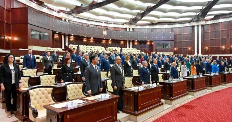 Deputatların yay tətili başladı 41 günlük sükut dövründə nə qədər qazanacaqlar?