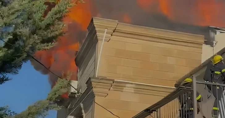 В Баку потушен пожар в частном доме: огонь охватил второй этаж и мансарду