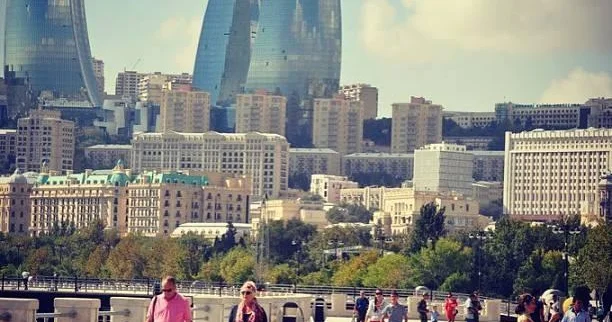 Bakı yandırır... Həm uşaqlar, həm də əməkçilər təhlükədədir