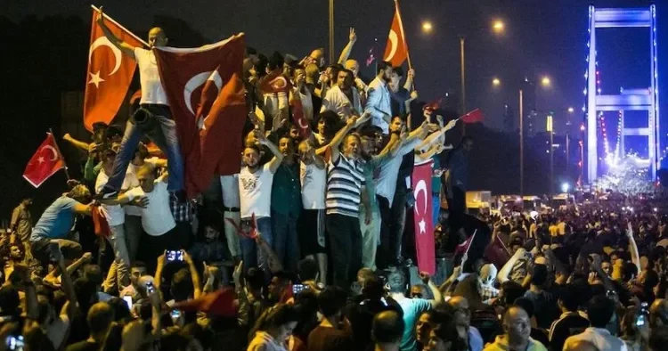 Güclənən, böyüyən Türkiyə Cümhuriyyət düşmənlərinin iflasından daha bir il ötdü