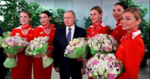 Putin oxudu: “On qız var, amma doqquzu üçün oğlan var