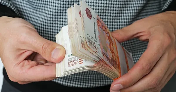 В России мигрантам хотят запретить переводить деньги за границу