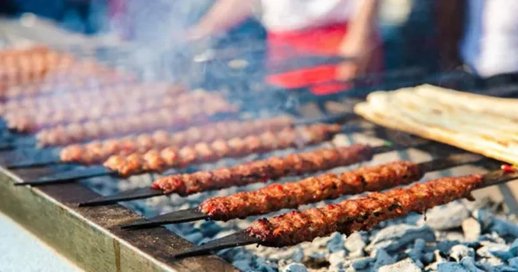 Yol qırağında satılan kabablar təhlükəli ola bilər AÇIQLAMA