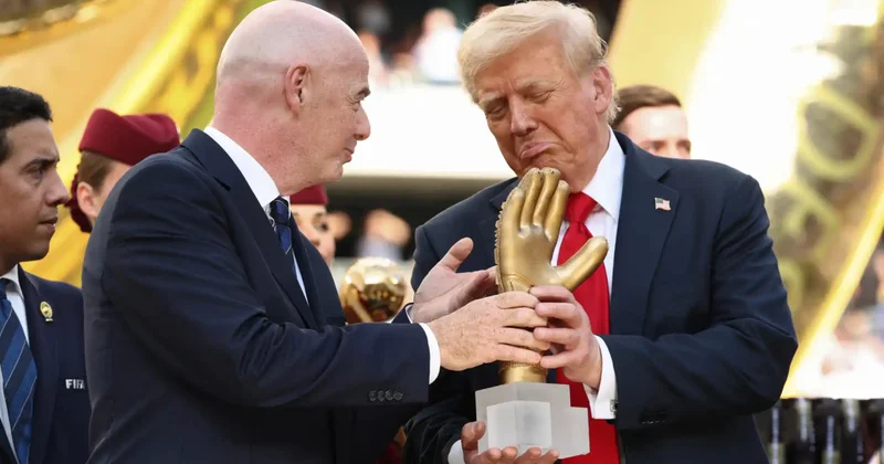 Макрону Бастилию, а Трампу Золотую перчатку объектив