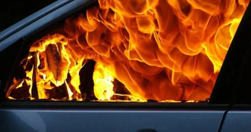 Bərdədə “Toyota” yandı