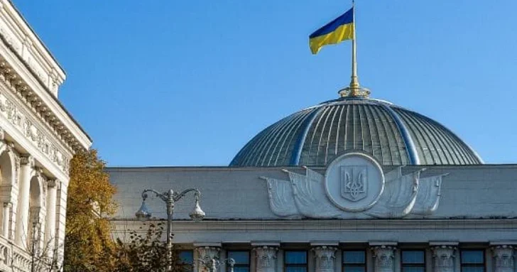 Верховная рада Украины продлила военное положение до ноября