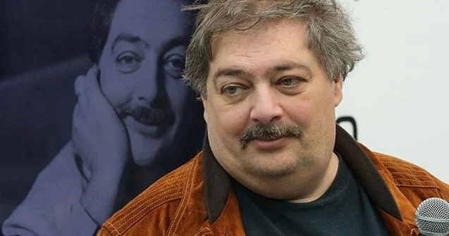 Dmitri Bıkov beynəlxalq axtarışa verildi Ukrayna müharibəsinə qarşı çıxıb...