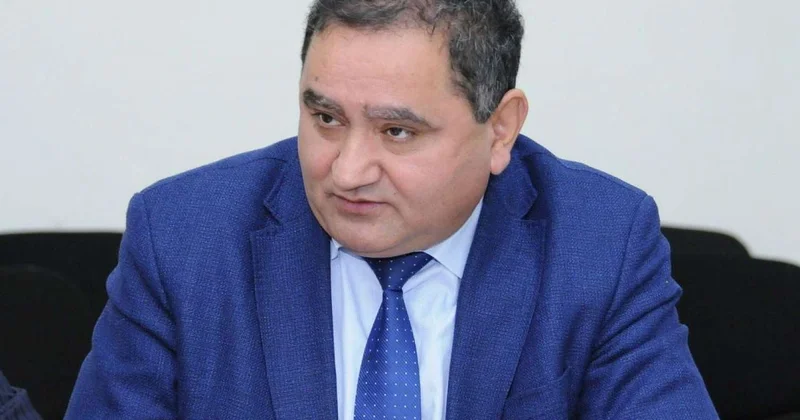 Etibar Əliyev dayanmır: Hacı Şahinlə bağlı yenə yazdı...