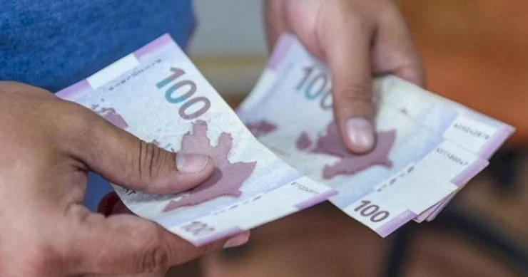 Azərbaycanda yeni 100 manatlıq əskinaslar tədavülə buraxılıb FOTO