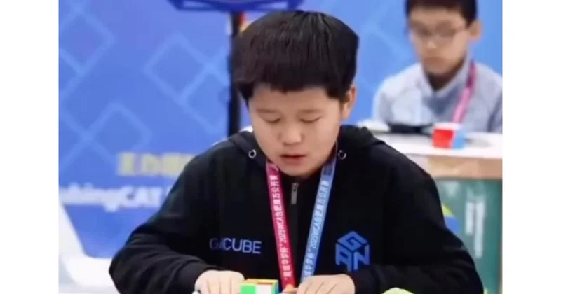 Kubik rubik i 0.39 saniyəyə yığdı (Video)
