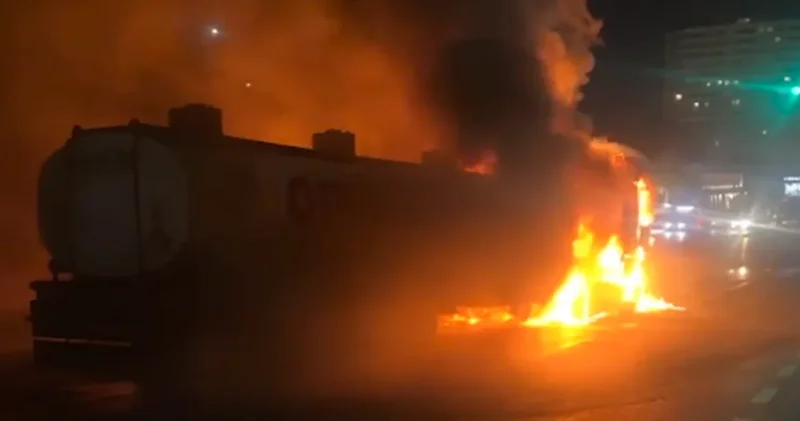 В Баку загорелся бензовоз с 31 тонной дизеля