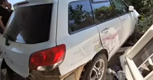 В Сальяне автомобиль после столкновения с грузовиком влетел в АЗС ФОТО