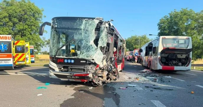 Тяжелое ДТП под Прагой, есть пострадавшие ВИДЕО