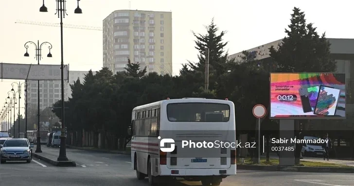 В Баку пассажирский автобус с неисправными тормозами создал аварийную ситуацию