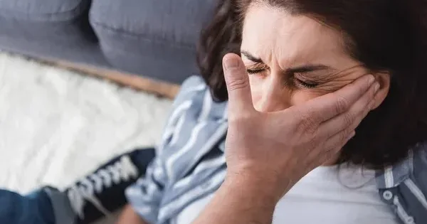 Tramp yazısına görə yeniyetməyə şillə vurdu, özü həbs EDİLDİ