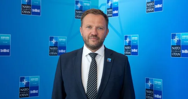 Marqus Tsahkna: AB Rusiya ilə ədalətli sülh üçün beş prinsip irəli sürməlidir