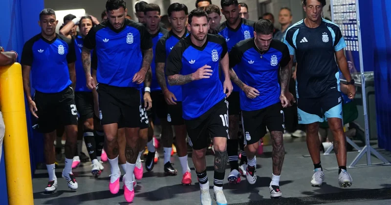 Argentina yarımfinallarda uduzmur Altı oyunun hamısında final