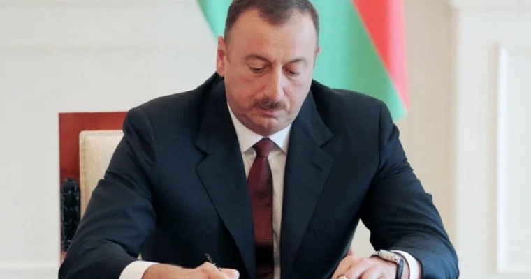 İlham Əliyev Sərəncam imzaladı