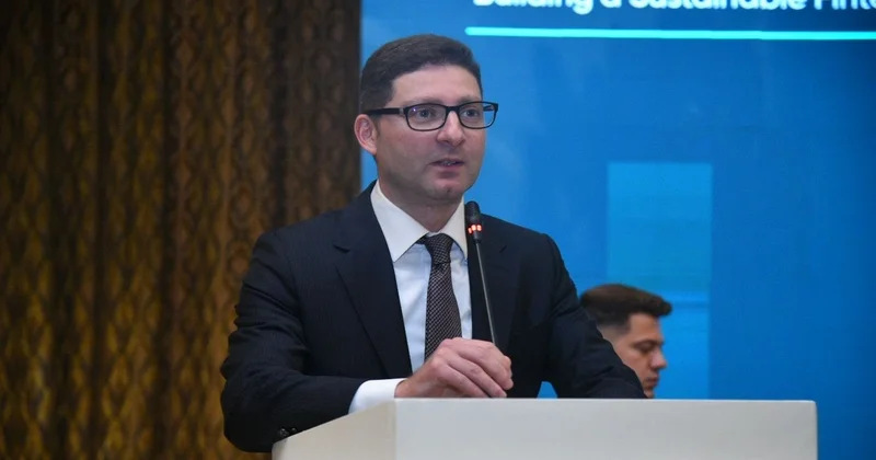 AMB rəsmisi: Kartla ödənişlərin payı 70 faizə yaxınlaşıb