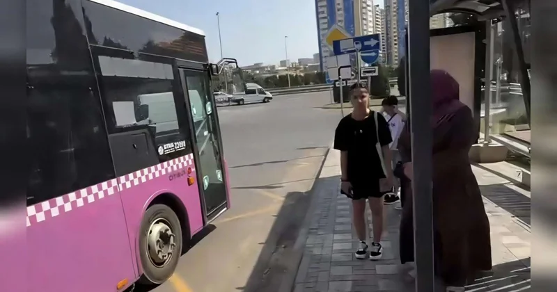 Bakıda avtobusda istidən boğulan sürücü görün nə etdi VİDEO