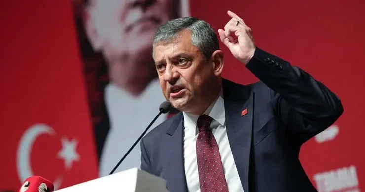 Türkiyə siyasətində yeni mərhələ: Özgür Özəl yeni partiya hazırlığındadır