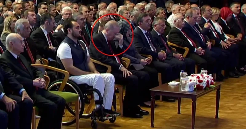 Ərdoğanın emosional anı! Göz yaşlarını saxlaya bilmədi