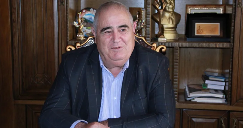 İsfəndiyar Axundovun milyonluq avtomobillərinə həbs qoyuldu İş adamı məhkəməyə üz tutdu