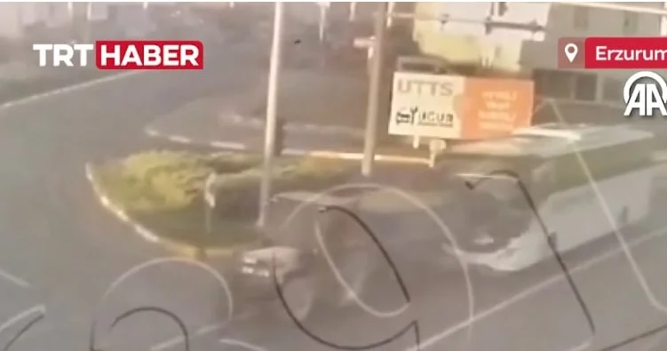 Sərnişin avtobusu traktora çırpıldı, yaralılar var