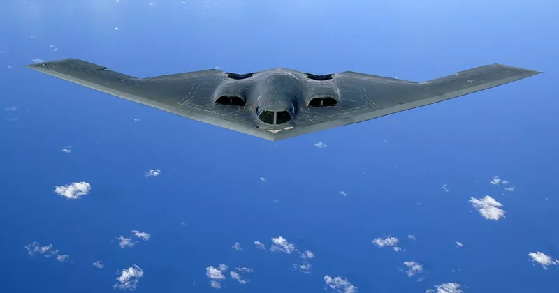 США перебросили бомбившие Иран B 2 Spirit на базу, где встретятся Трамп и Путин